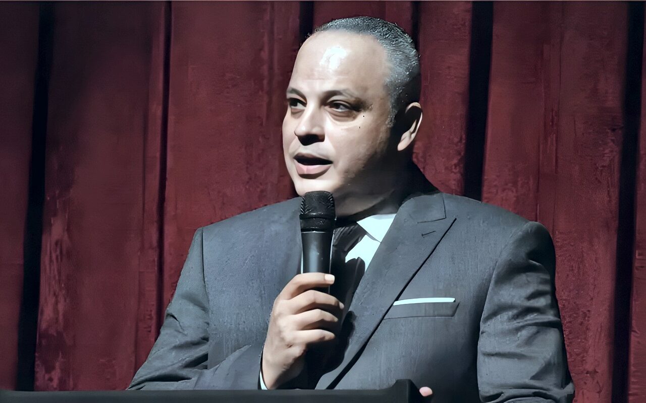“قنصوة” يجدد الثقة في تامر عبد المنعم رئيسًا للبيت الفني للفنون الشعبية والاستعراضية للعام الثالث