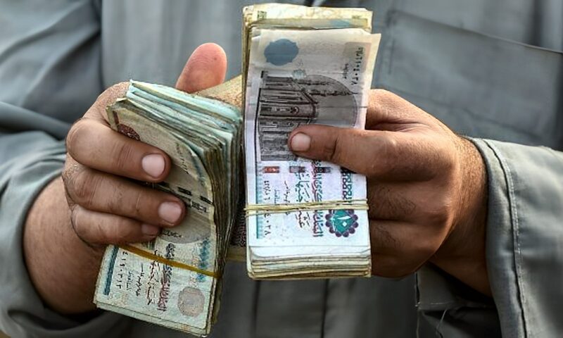 حكم تأجيل سداد الدين لاستثمار الأموال.. أمين الفتوى يرد
