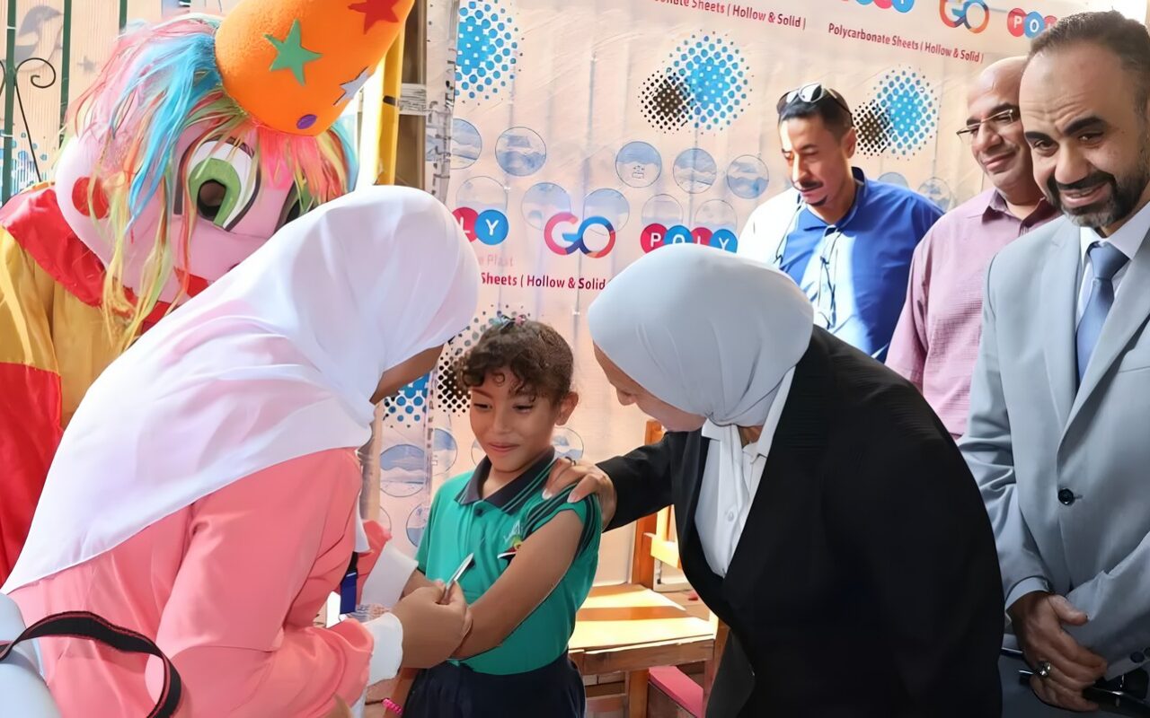 بالعرائس والشخصيات الكرتونية، انطلاق حملة التطعيم ضد الحصبة والحصبة الألمانية بمدارس القاهرة