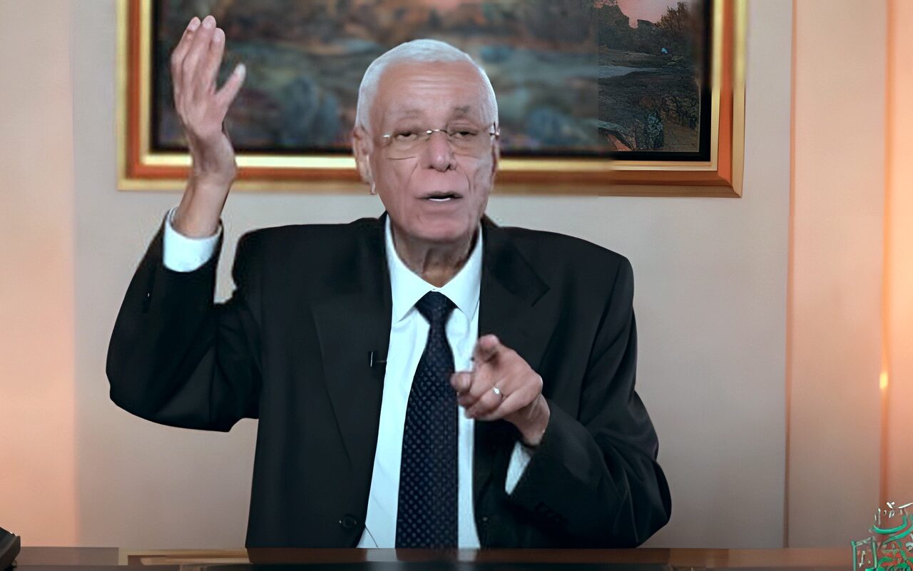 حسام موافي يحذر من تصلب الشرايين.. كيف يؤدي تراكم الكوليسترول إلى انسدادها؟