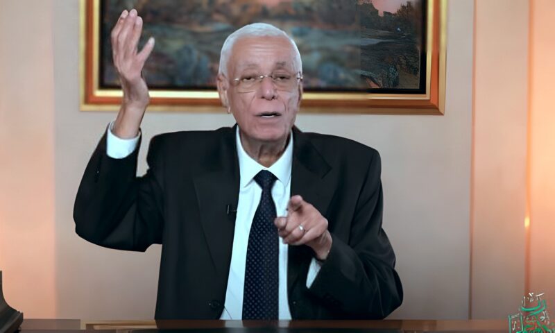 حسام موافي يحذر من تصلب الشرايين.. كيف يؤدي تراكم الكوليسترول إلى انسدادها؟