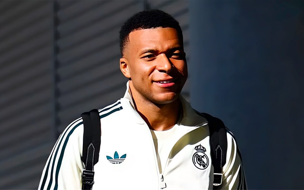 ريال مدريد يطير إلى برشلونة لخوض مباراة الكلاسيكو (فيديو)