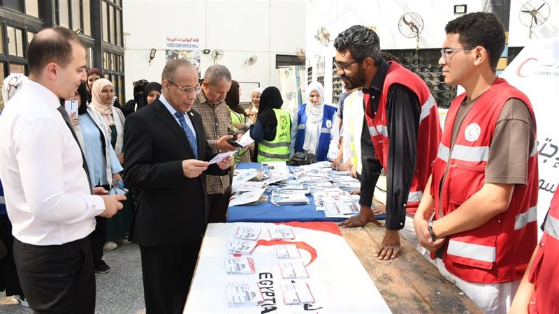بالبلالين ورسائل توعية، جامعة القناة تطلق RED WEEK لدعم “الروح والجسد” مع الهلال الأحمر