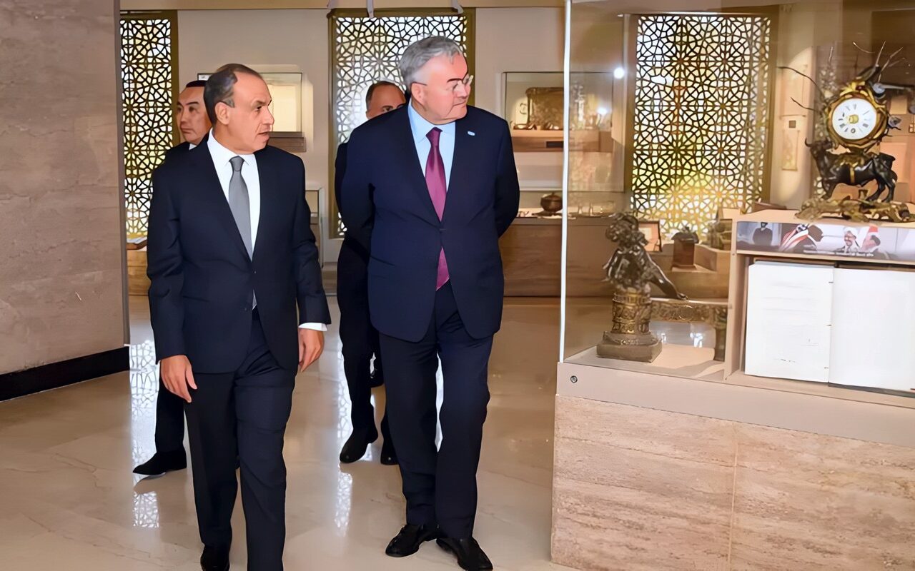 وزير الخارجية يستقبل نظيره الكازاخي في أول زيارة ثنائية له منذ توليه منصبه