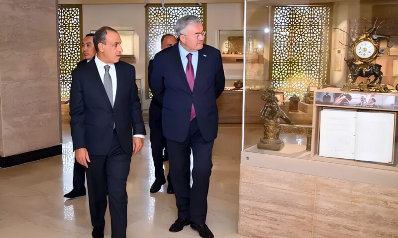 وزير الخارجية يستقبل نظيره الكازاخي في أول زيارة ثنائية له منذ توليه منصبه