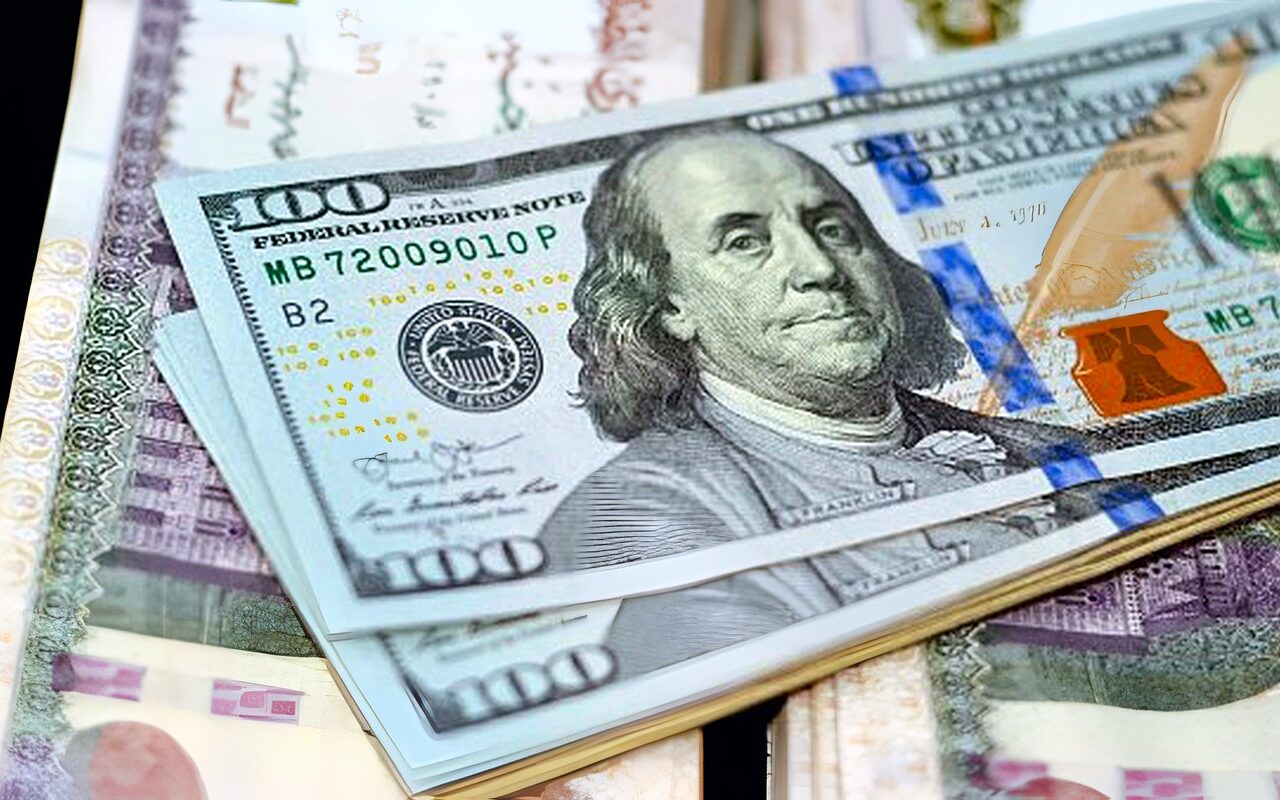 دون تغيير.. سعر الدولار في بنكي مصر والأهلي المصري الآن