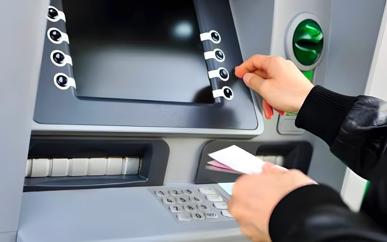 بعد قرار البنك المركزي.. حدود السحب اليومي من إنستاباي والبنوك