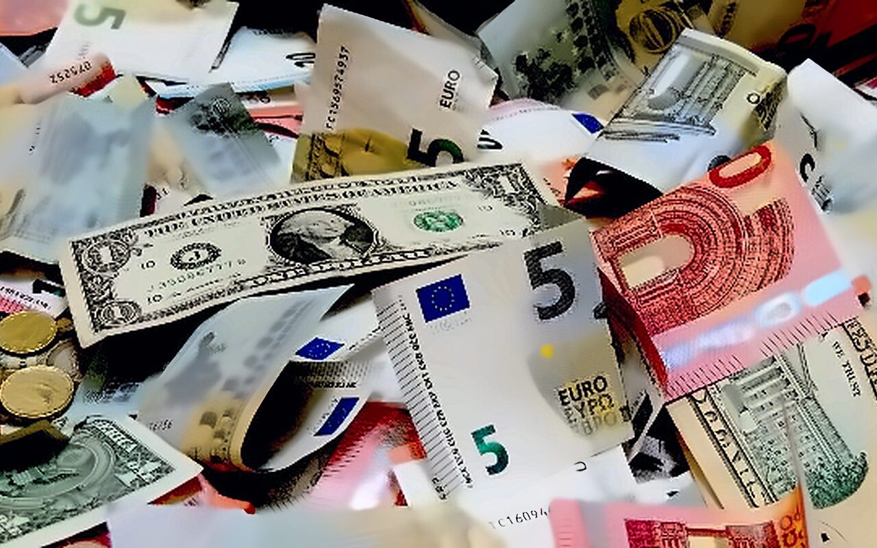 ثابتة دون تغيير.. سعر العملات الأجنبية اليورو والدولار الآن