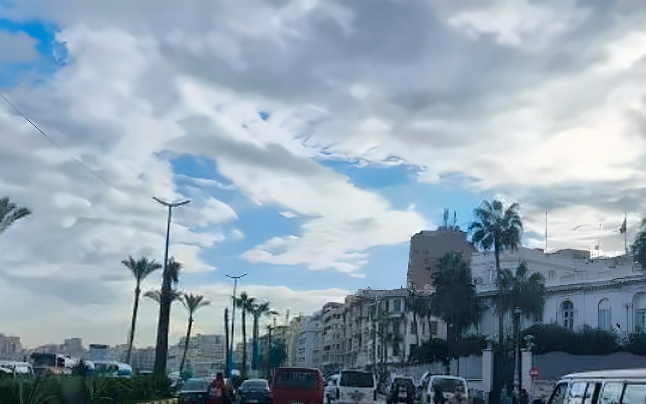 أمطار ورياح وشبورة وتحذير الأرصاد للمواطنين.. تفاصيل حالة الطقس اليوم