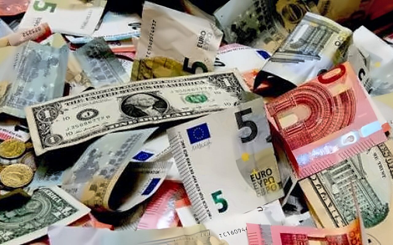 سعر الدولار أمام الجنيه المصري وفقا لآخر تحديث