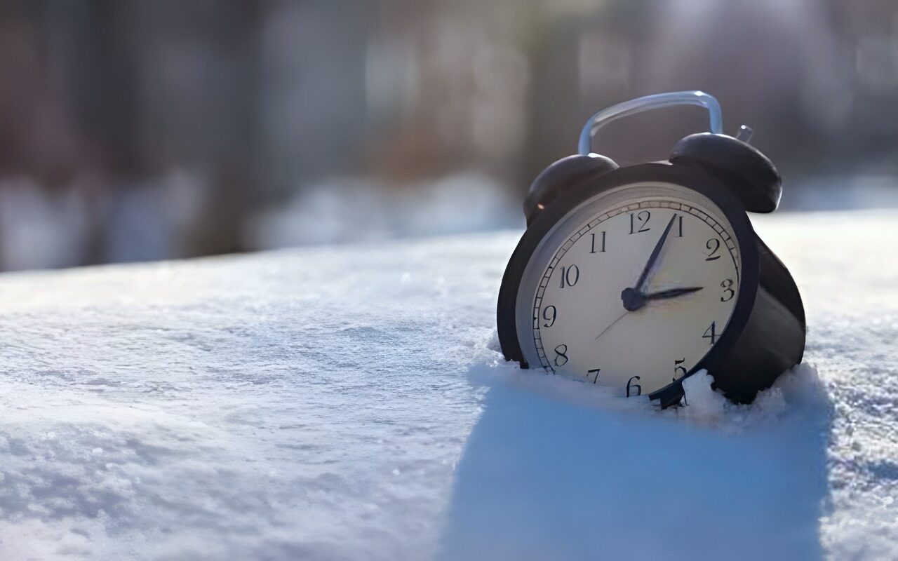 موعد بدء التوقيت الشتوي 2026 في مصر وتأخير الساعة 60 دقيقة وطريقة ضبط الهواتف