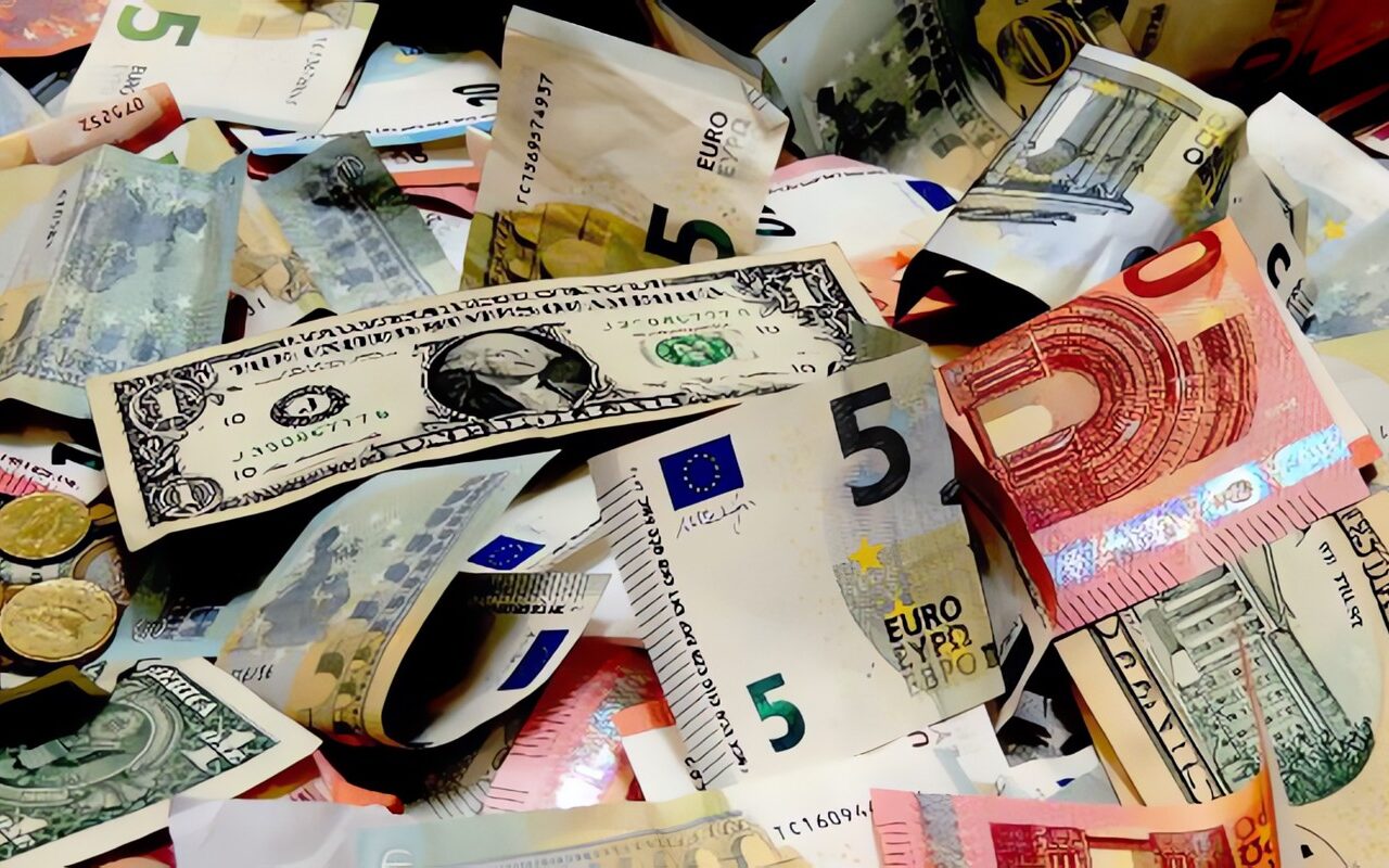 أسعار العملات اليوم في البنوك المصرية