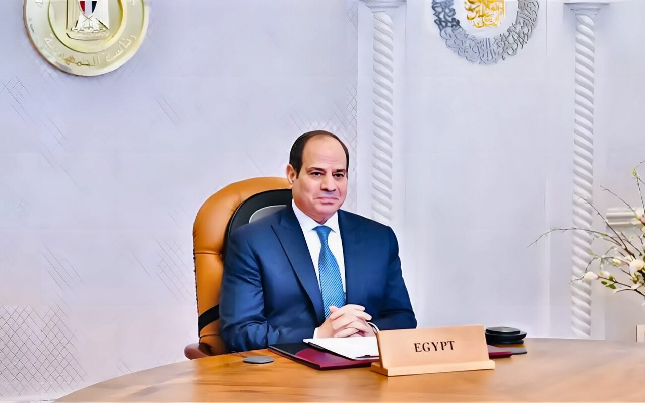 السيسي يتابع الموقف التنفيذي لمشروعات الهيدروجين الأخضر وتحلية مياه البحر