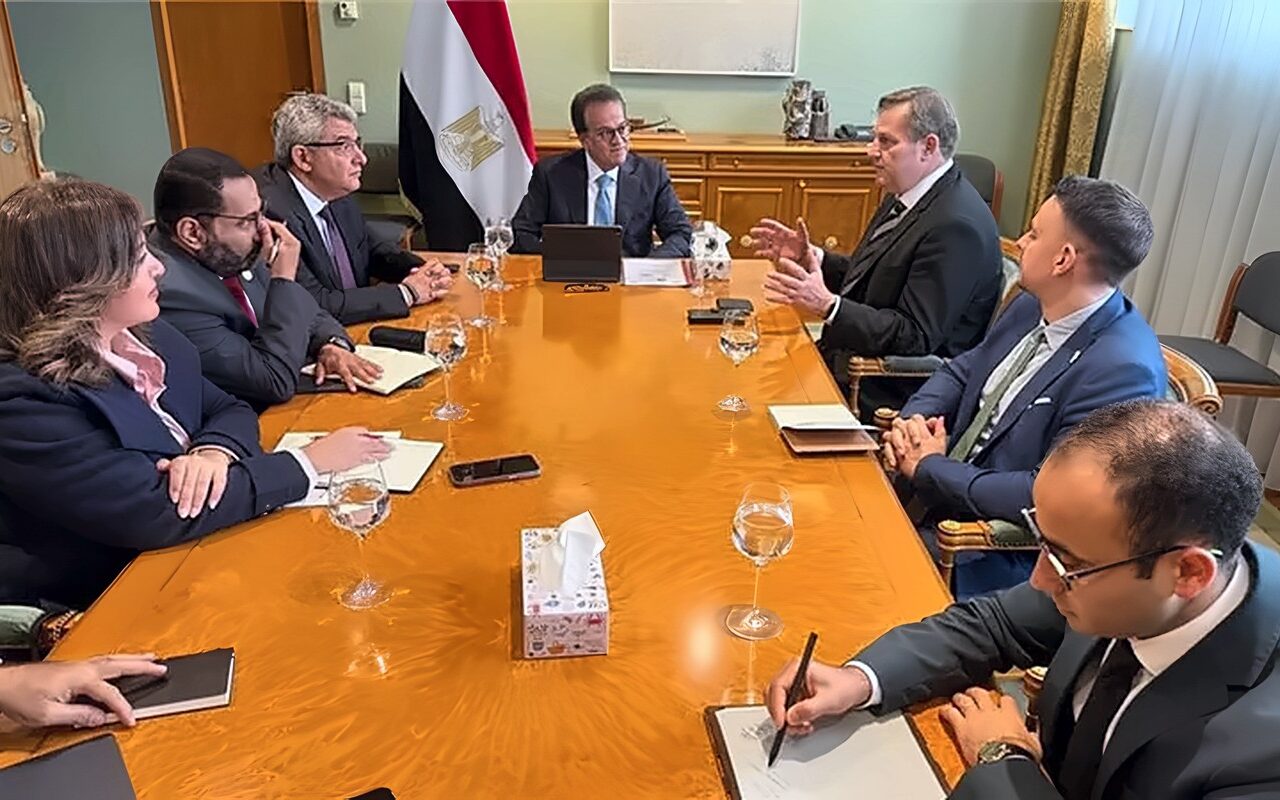 وزير الصحة يبحث مع ممثلي التحالف الألماني للصحة تعزيز التعاون المشترك وتوسيع مجالات الشراكة على هامش قمة الصحة العالمية ببرلين