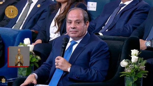 الرئيس السيسي: هفضل أتكلم عن الاستقرار والأمن لحد ما أمشي من مكاني