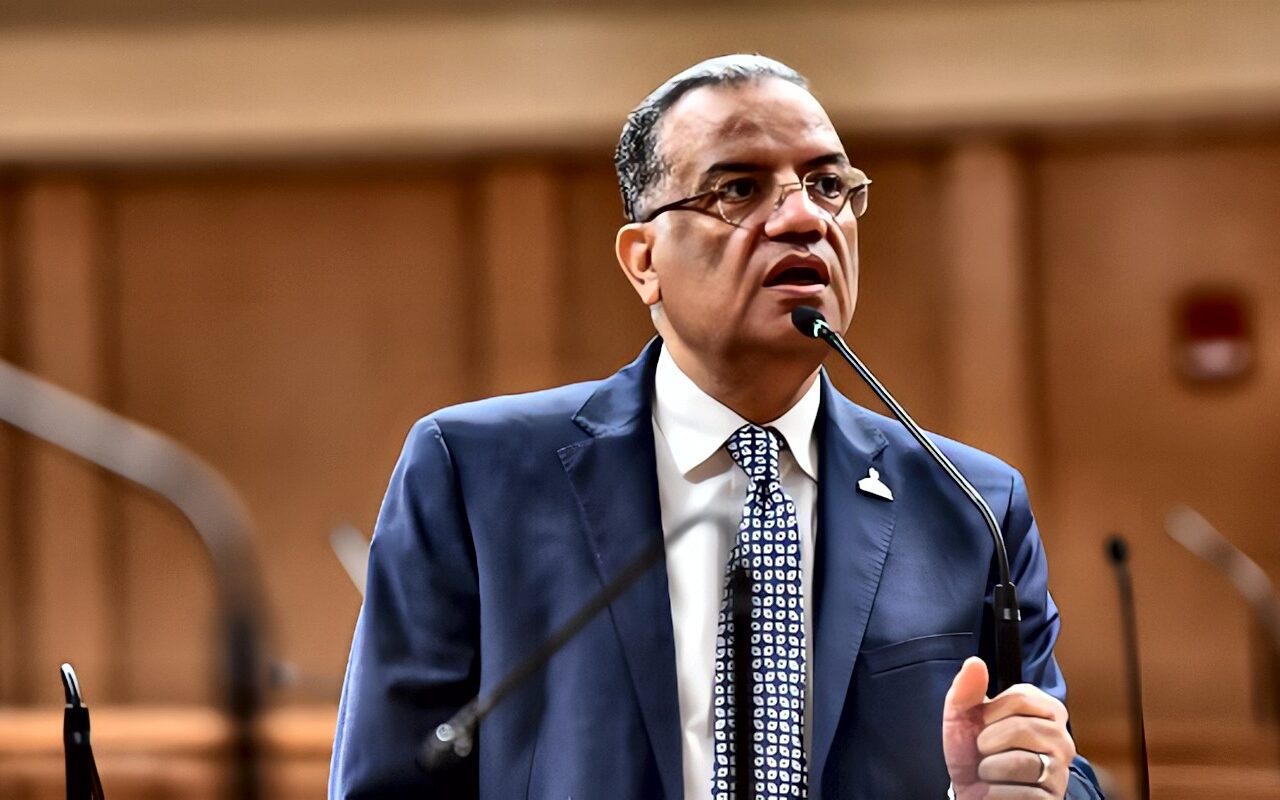 محمود مسلم لوزير التموين: الرهان على ضمير التجار فشل.. وجاء وقت آليات الرقابة