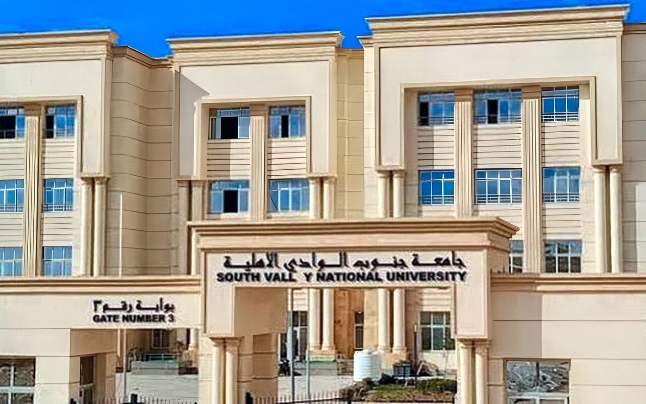 مهددون بالتحويل.. حسين هريدي يطالب بحل أزمة طلاب جامعة جنوب الوادي الأهلية