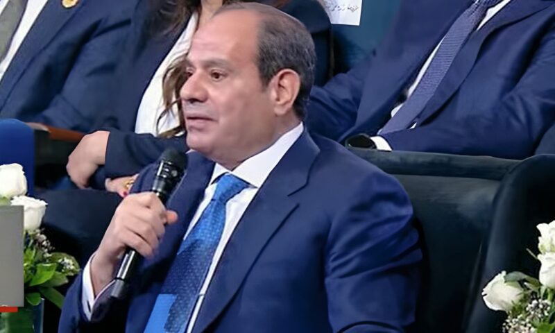 الرئيس السيسي: الحكومة مستعدة لمناقشة أي نقد والرد عليه ببيانات دقيقة