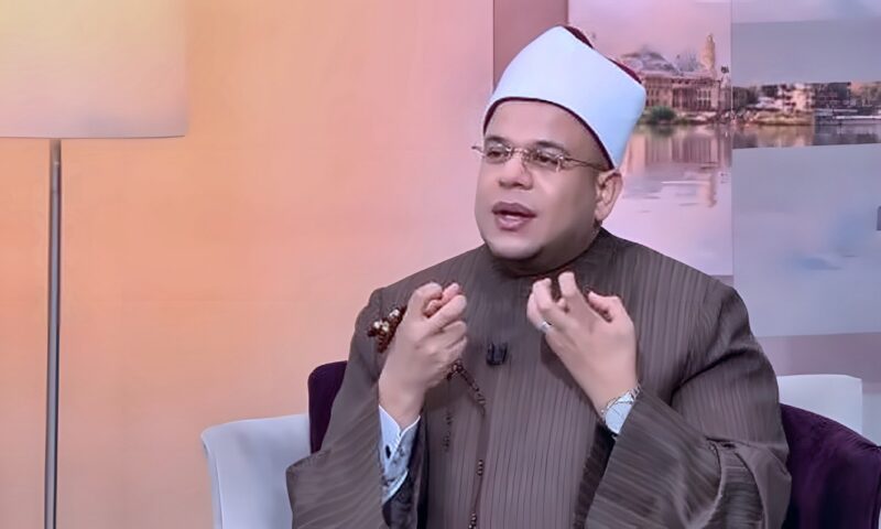 أزهري يوضح معنى اسمي الله الخافض والرافع