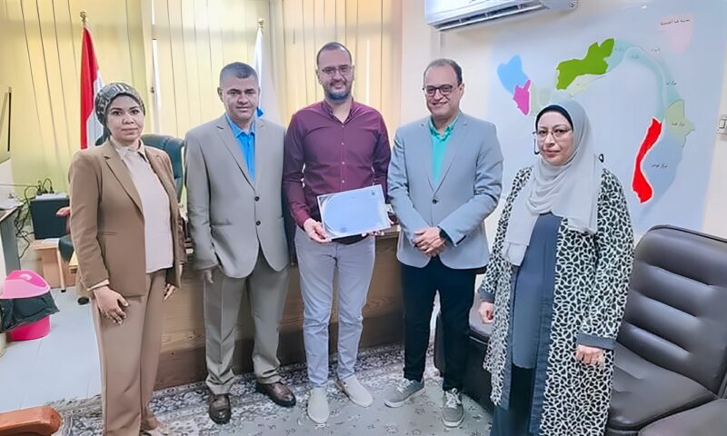 صحة قنا تكرم المتميزين في تقديم خدمات الرعاية الصحية بوحدة الخطارة (صور)