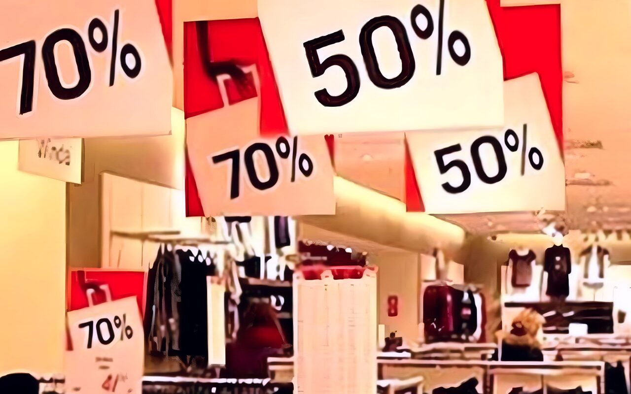 بالتزامن مع تخفيضات الجمعة البيضاء.. كيف يواجه القانون أصحاب العروض الوهمية؟