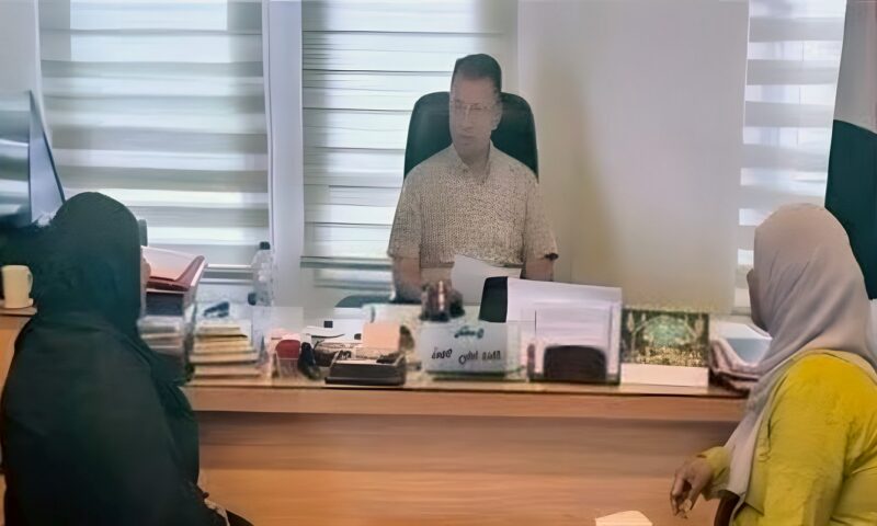 رئيس حي شمال الغردقة يلتقي المواطنين لبحث الشكاوى وتسريع حل المشكلات