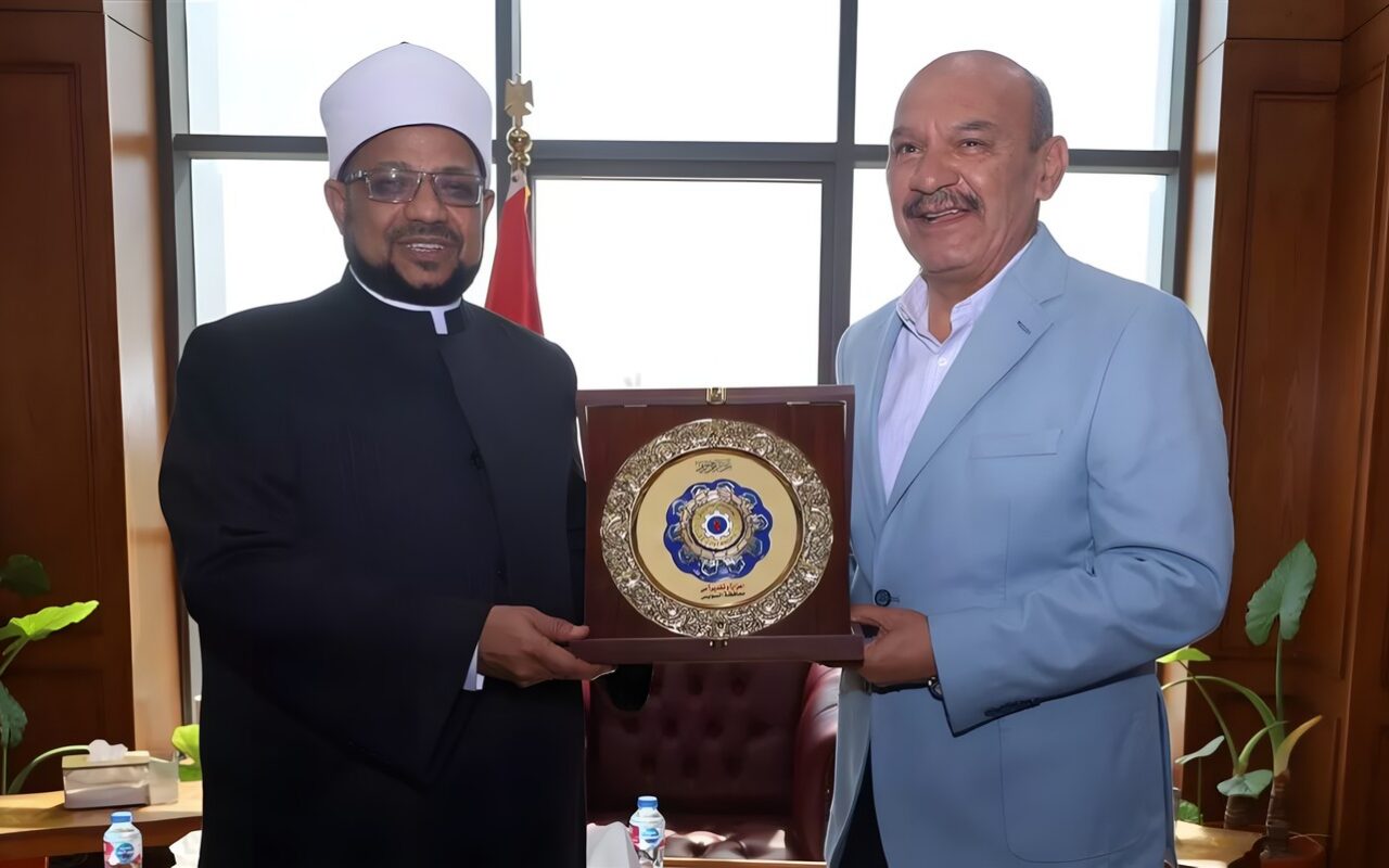 أمين “البحوث الإسلامية” ومحافظ السويس يبحثان سبل تعزيز التعاون في نشر الوعي