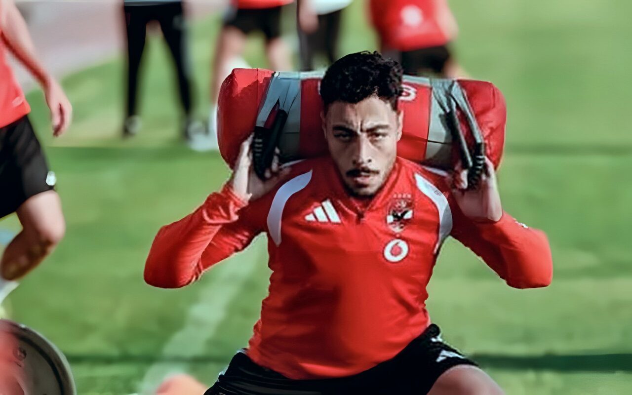 أكرم توفيق يتعافى من نزلة برد وينتظم في مران الأهلي