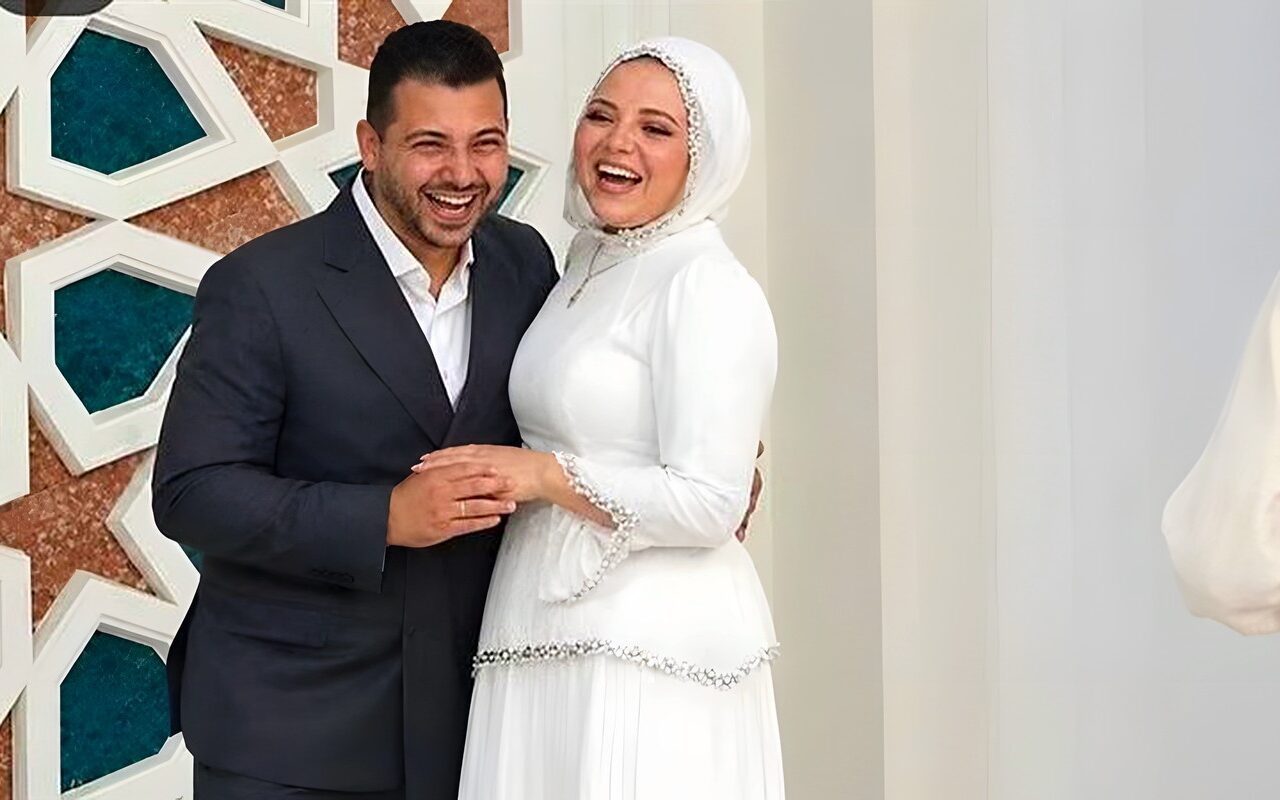 من زغرودة الأم إلى هيبة الأب، 8 صور ترصد فرحة إبراهيم حسن وزوجته في عقد قران ابنهما