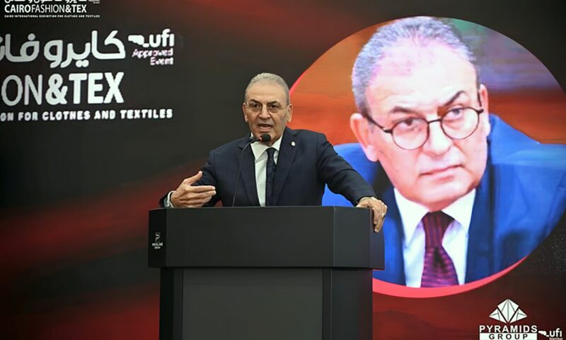 عبد السلام: صادرات الملابس والمنسوجات تقترب من 4 مليارات دولار نهاية 2026