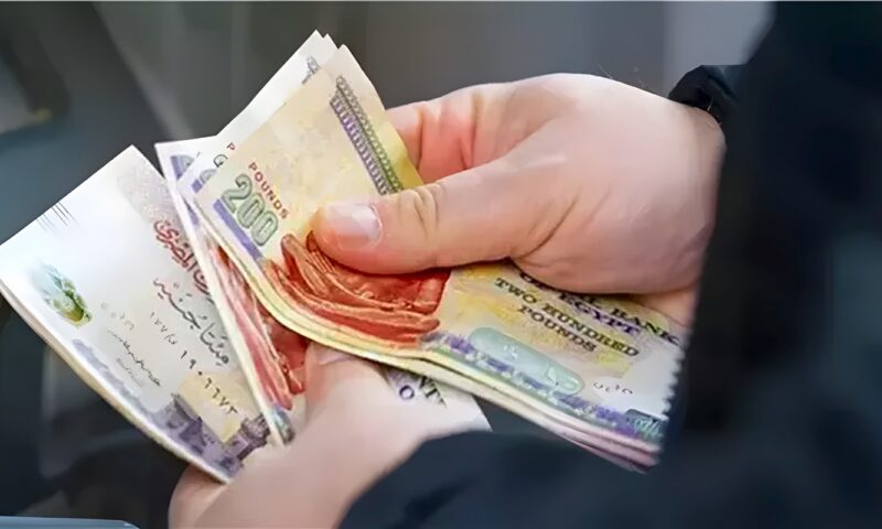 أمين الفتوى يوضح حكم إعطاء الزوجة أموالًا لأهلها من مصروف البيت دون علم زوجها