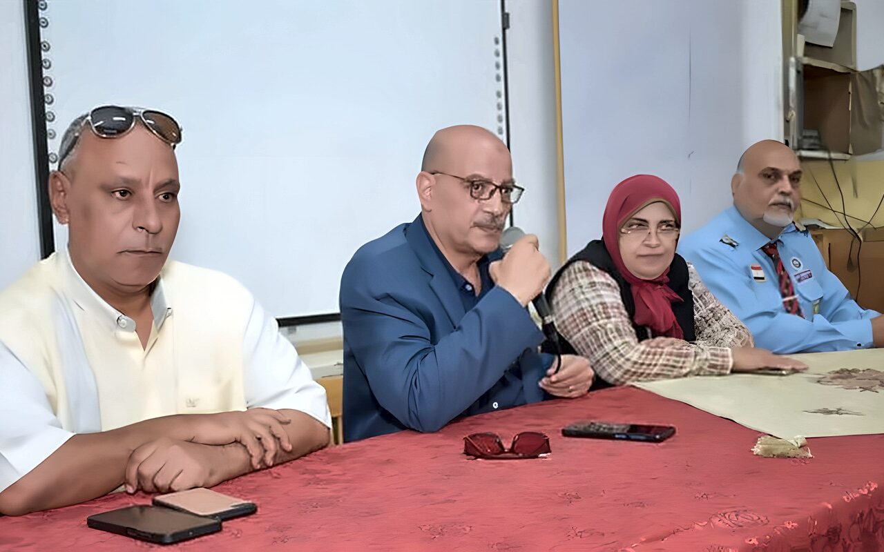 مدير تعليم سوهاج يبحث مع مديري 66 مدرسة تنفيذ خطط الإخلاء والتعامل مع الأزمات والكوارث