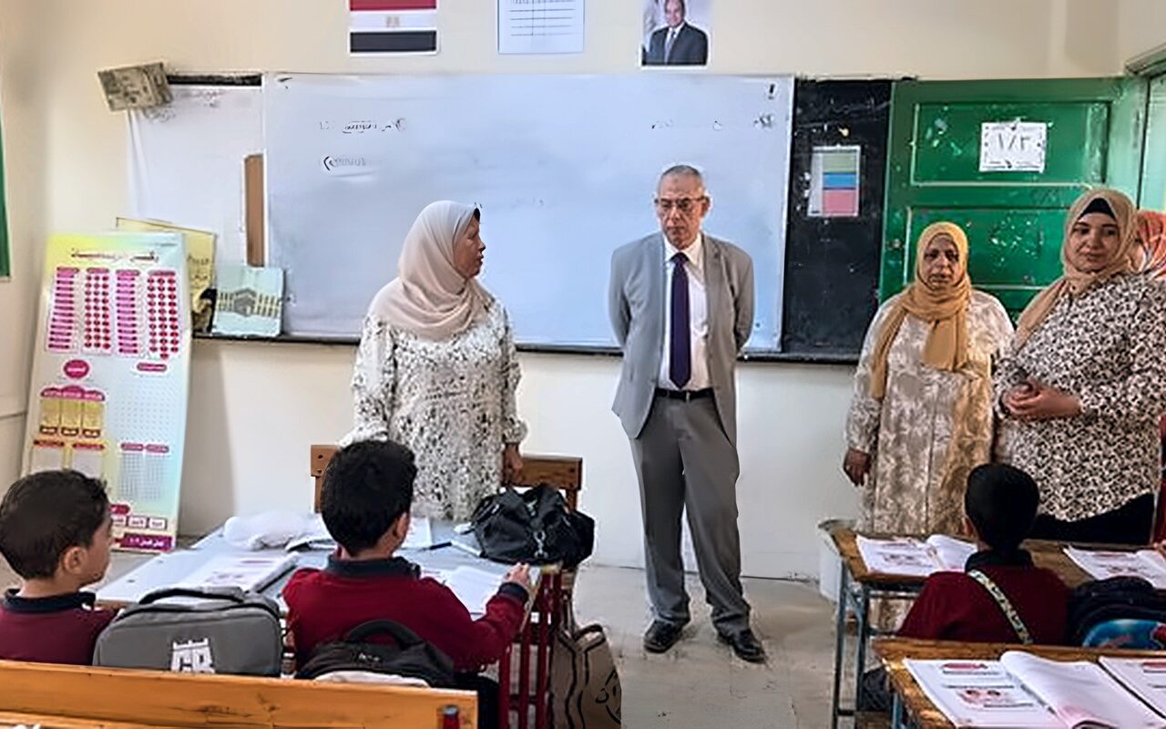 خارج جدول المواعيد.. وكيل تعليم القليوبية يفاجئ مدرسة إتريب الجديدة لمتابعة انتظام الدراسة
