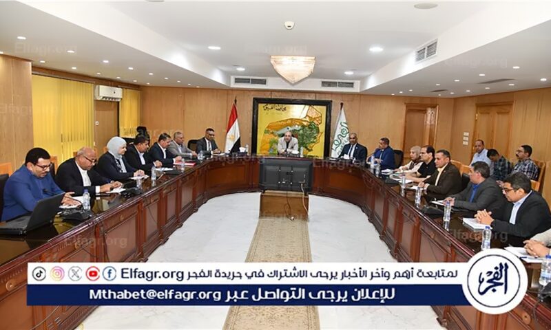 محافظ الفيوم يتابع آخر المستجدات بملف تقنين أراضي الدولة.. ويؤكد على سرعة إنهاء الإجراءات