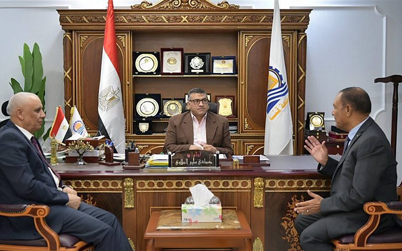 محافظ قنا يستقبل رئيس شركة مياه الشرب الجديد لبحث تطوير الخدمات