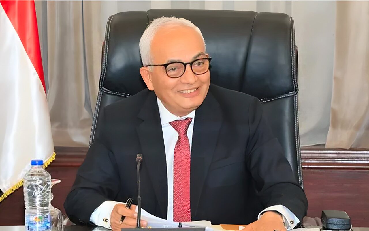 رضا حجازي يهنئ عميدة صيدلة الريادة بإدراجها للعام الثالث بقائمة ستانفورد لأفضل 2% من العلماء الاكثر تأثيرا عالميًا