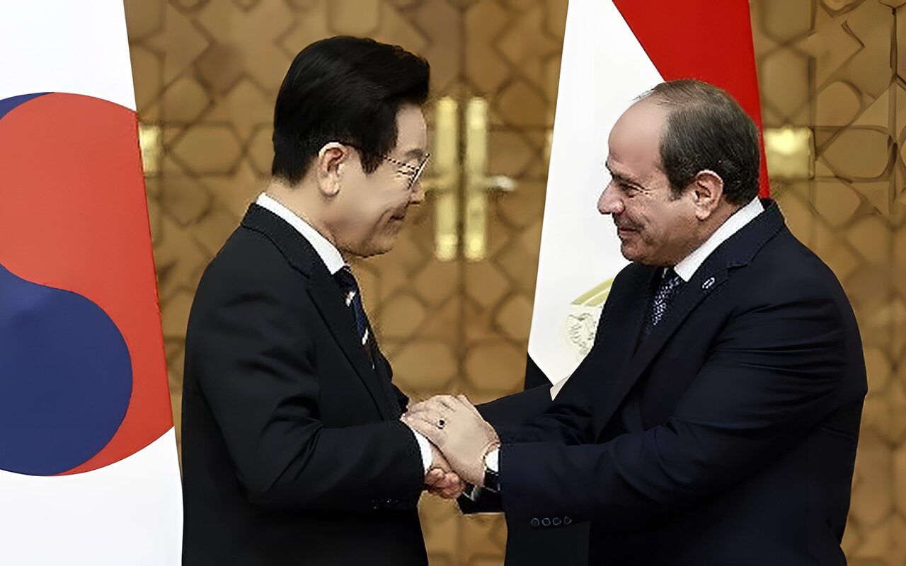 الرئيس السيسي: ملتزمون بتشجيع زيادة الاستثمارات الكورية الجنوبية في مصر.. ونواب : تساهم في زيادة النمو الاقتصادي و العملة الأجنبية وفرص العمل