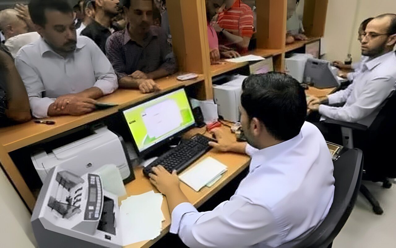 وضع المعين لأول مرة تحت الاختبار لمدة 6 أشهر من تاريخ تسلمه العمل بالقانون