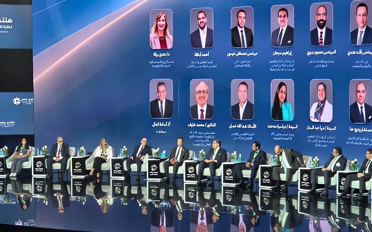 وزير الاتصالات: ضخ أكثر من 600 مليار جنيه استثمارات لتطوير البنية التحتية الرقمية خلال العشر سنوات الماضية.. ونواب:ليس لدينا حل إلا زيادة معدلات الصناعة في مصر