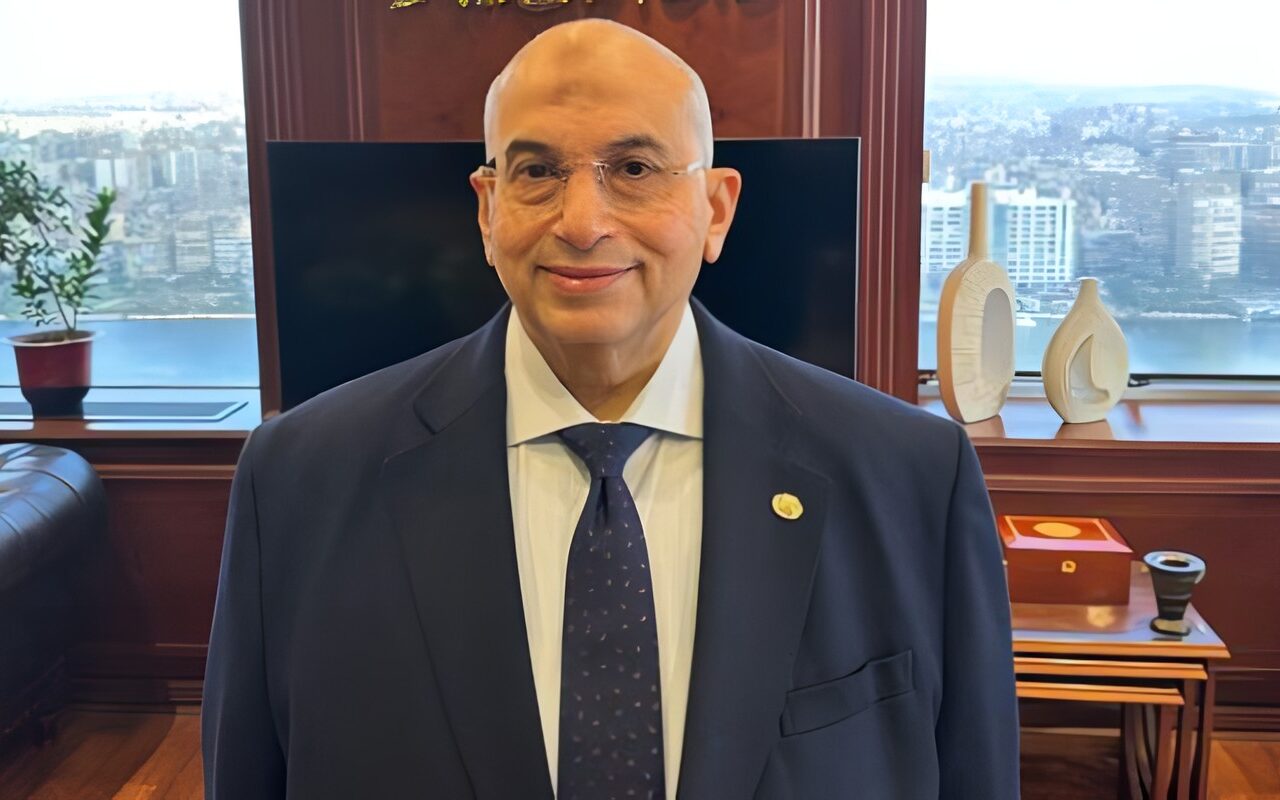 أشرف عبد الغني يقترح منح بنك الاستثمار القومى مزايا ضريبية مماثلة لجهاز تنمية المشروعات