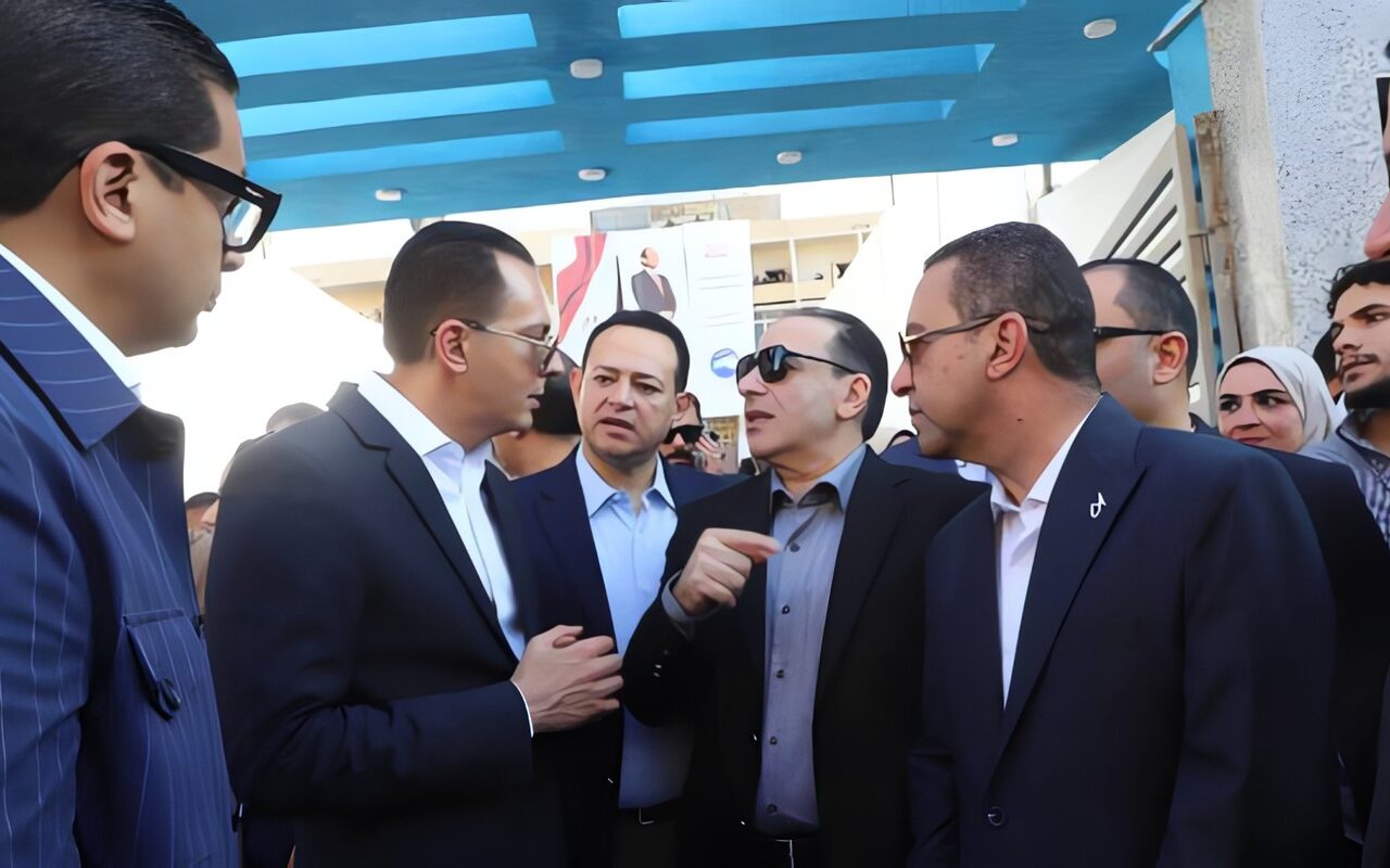 مستقبل وطن يدعم مستشفي شبين الكوم التعليمي بالمستلزمات الطبية.. صور