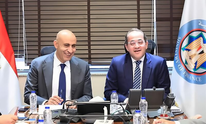 وزيرا المالية والتعليم يبحثان سبل تحسين أوضاع المعلمين المالية..ويؤكدان: زيادة في مرتبات المعلمين العام الدراسي المقبل