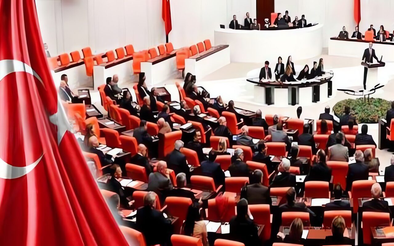 البرلمان التركي يوافق على اتفاقية دفاع مكة.. ماذا يتضمن اتفاق الدفاع بين تركيا والسعودية وباكستان؟