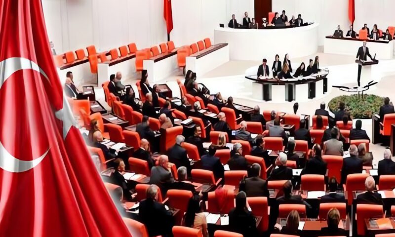 البرلمان التركي يوافق على اتفاقية دفاع مكة.. ماذا يتضمن اتفاق الدفاع بين تركيا والسعودية وباكستان؟