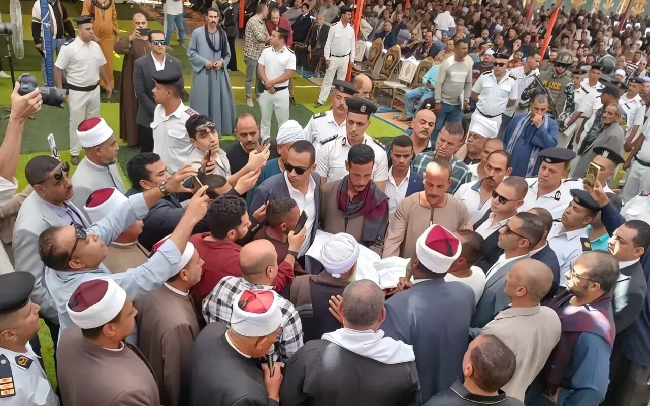 الأزهر ينهي خصومة ثأرية بين عائلتين في سوهاج (صور)