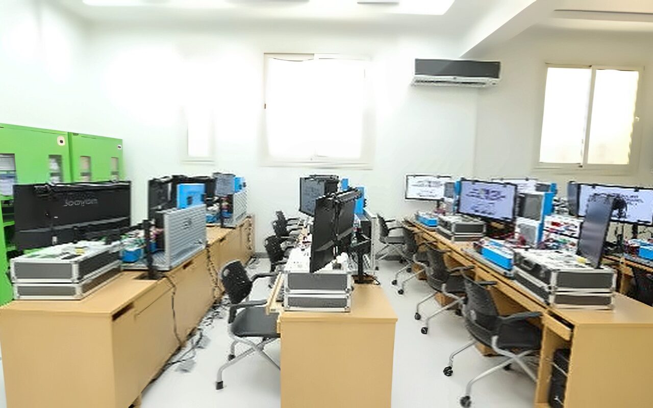 عقود مؤقتة .. ضوابط شغل وظائف هيئة التدريس بالجامعات التكنولوجية