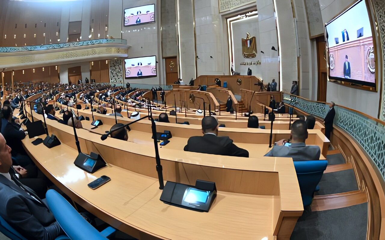 الجلسة العامة للشيوخ تناقش سياسة الحكومة بشأن ضبط الأسواق وحماية المستهلك