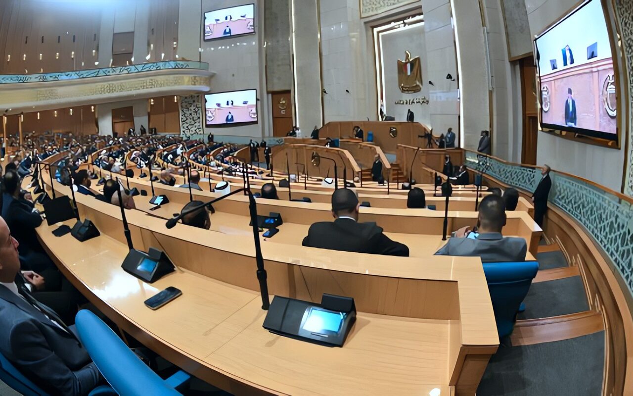 الشيوخ يناقش الآليات الحديثة لتمويل البنية الأساسية والمشروعات التنموية