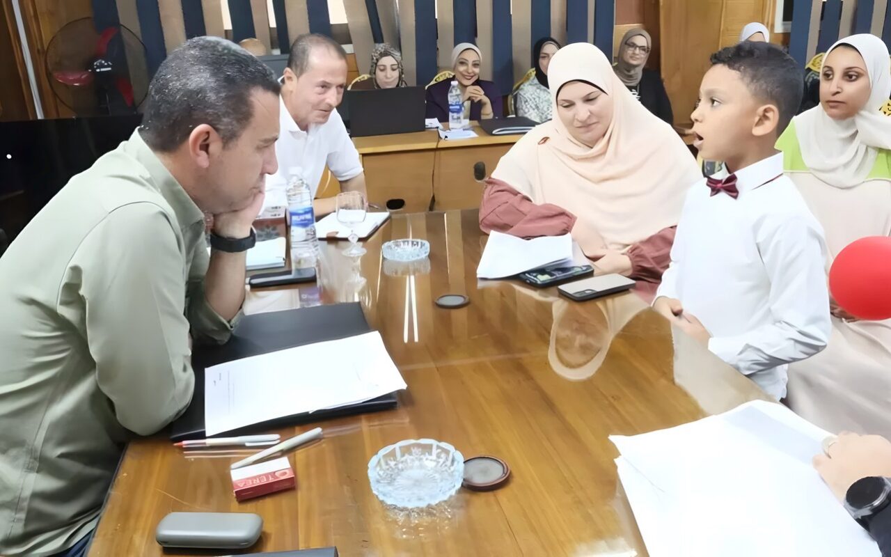 مش عارف أذاكر، طالب كي جي يشكو لمحافظ المنوفية من ملعب كرة قدم