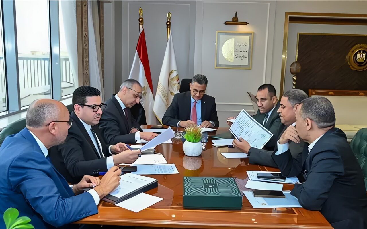 وزير التموين يلتقي بعدد من السادة أعضاء مجلسي النواب والشيوخ